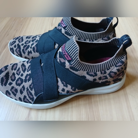 Bobs Women's sneakers leopard print x-cross size 10 - Picture 3 of 5